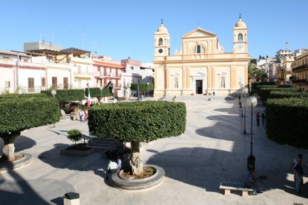 balestrate-chiesa-piazza81637F0E-8951-293C-01E4-AE0DC236E1E8.jpg